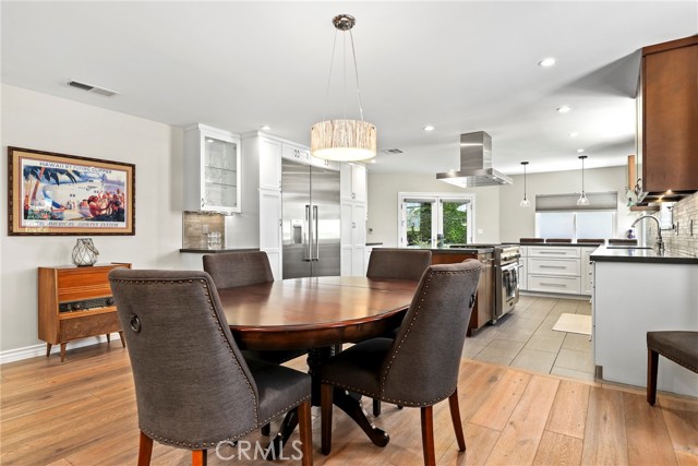 4855 Arcola Avenue, Toluca Lake CA: https://media.crmls.org/medias/05576725-cf2b-4607-bd74-5d1b2a2c2496.jpg