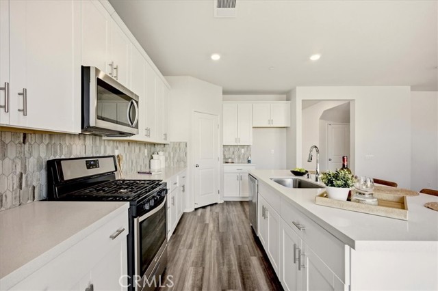 Detail Gallery Image 14 of 52 For 9731 Lasorda Ct, Riverside,  CA 92503 - 4 Beds | 3 Baths