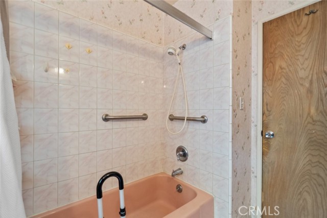 21041 Lanark Street, Canoga Park CA: https://media.crmls.org/medias/0558aeb1-8847-456f-910b-bbf7c742dec0.jpg