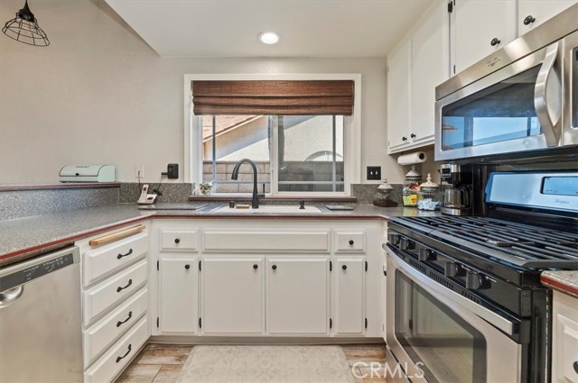 Detail Gallery Image 14 of 34 For 1921 Lynwood, Corona,  CA 92881 - 3 Beds | 2 Baths