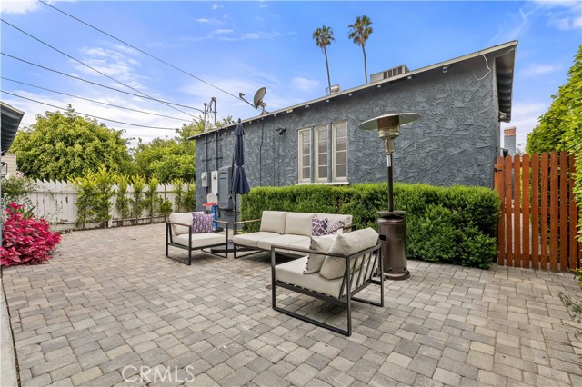 2818 S Holt Avenue, Los Angeles CA: https://media.crmls.org/medias/055ae9bf-a641-4359-8053-14435a5e258e.jpg