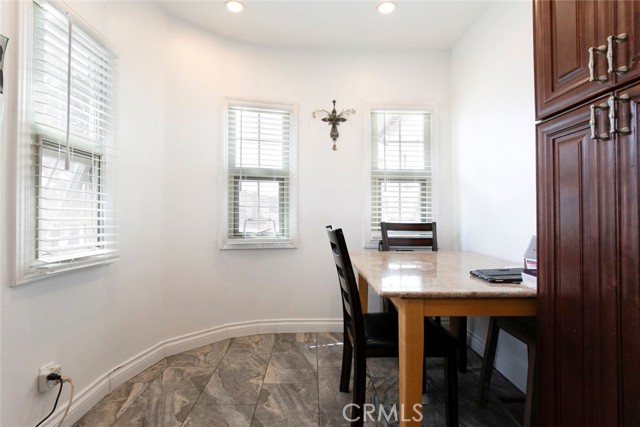 533 Hawthorne Street, Glendale CA: https://media.crmls.org/medias/055b1340-5445-4a8f-b453-8f067e4e79d2.jpg