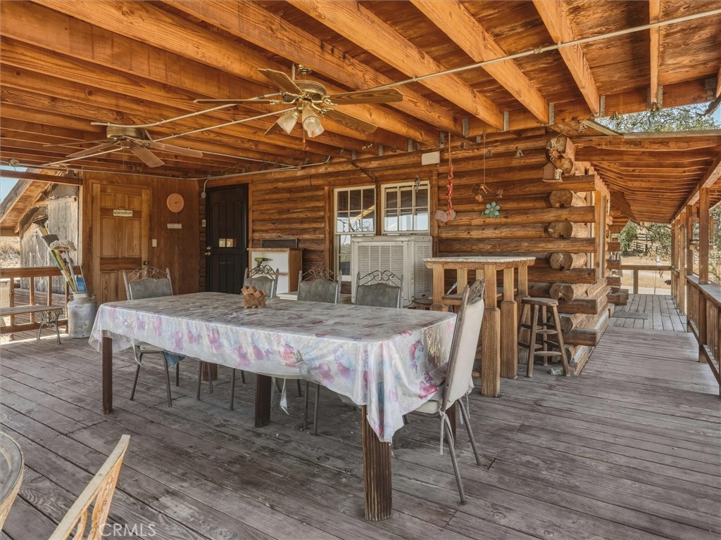 https://media.crmls.org/medias/055b319a-cddd-459c-8655-b520ce384d05.jpg?preset=X-Large