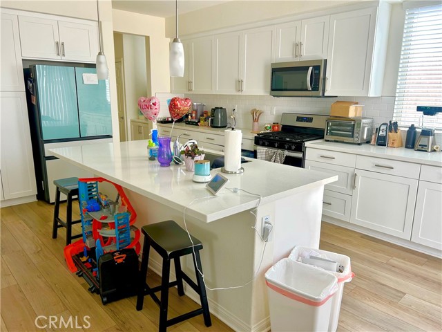 Detail Gallery Image 4 of 14 For 1485 E Laurelwood Dr, San Bernardino,  CA 92408 - 3 Beds | 2/1 Baths