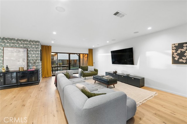 Detail Gallery Image 15 of 65 For 1079 San Jose Ave, Burbank,  CA 91501 - 4 Beds | 3/1 Baths