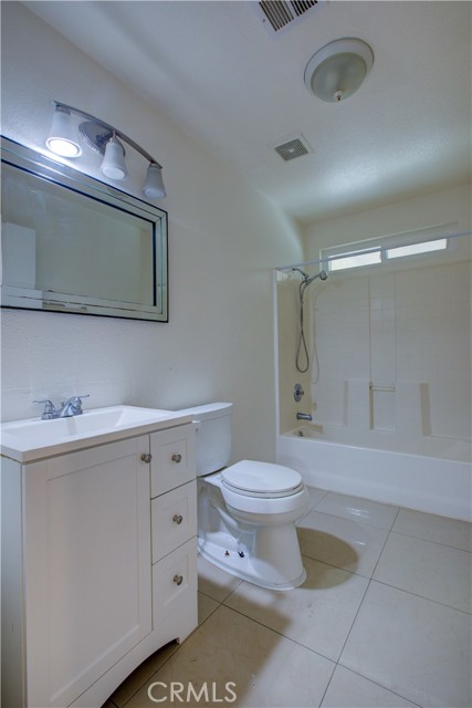 402 La Mesa Street, Merced CA: https://media.crmls.org/medias/055d7627-6ff5-4a11-bd56-b069ac378a3f.jpg