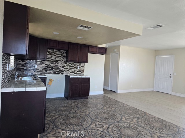 41042 163rd St E, Lancaster CA: https://media.crmls.org/medias/055d7bd0-8510-4077-8ade-c12ee66f1718.jpg