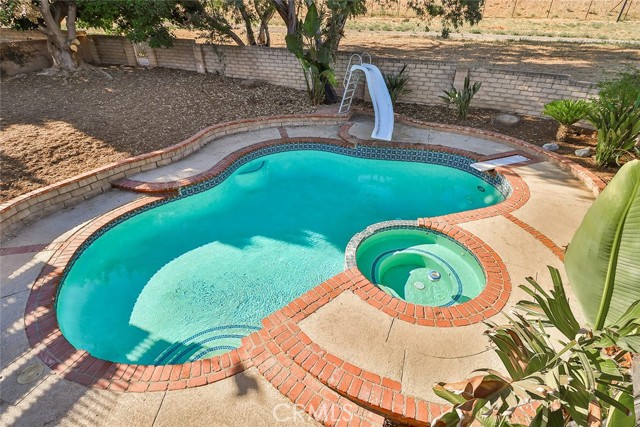 20591 Celtic Street, Chatsworth CA: https://media.crmls.org/medias/055dc9fb-6ffc-4fef-beab-b526722ec88d.jpg