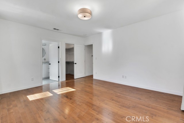 Detail Gallery Image 19 of 36 For 14627 Killion St, Sherman Oaks,  CA 91411 - 2 Beds | 2 Baths
