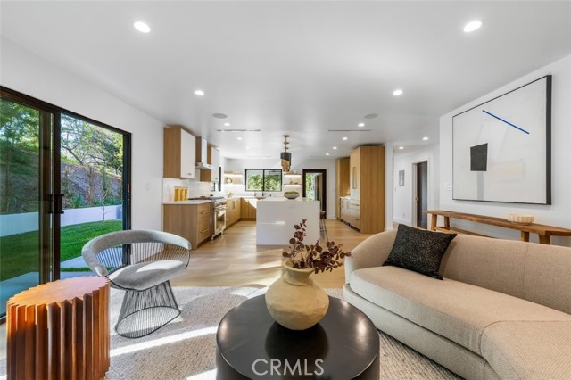 5019 Donna Avenue, Tarzana CA: https://media.crmls.org/medias/055f6f94-d0bf-47cb-85f1-e7268e684683.jpg