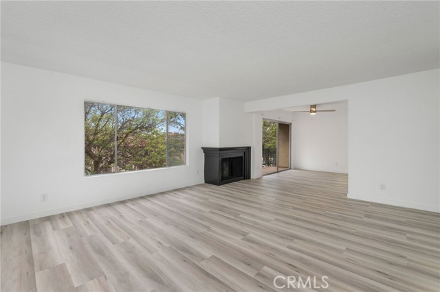 935 W 10th St, San Pedro CA: https://media.crmls.org/medias/055ffd0e-0bb6-4798-8dc8-d8beb770d837.jpg