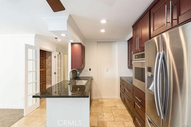 Detail Gallery Image 10 of 29 For 555 Esplanade #418,  Redondo Beach,  CA 90277 - 2 Beds | 2 Baths