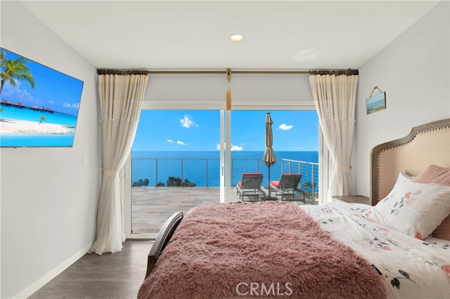 Detail Gallery Image 12 of 23 For 2510 Glenneyre St, Laguna Beach,  CA 92651 - 3 Beds | 3 Baths