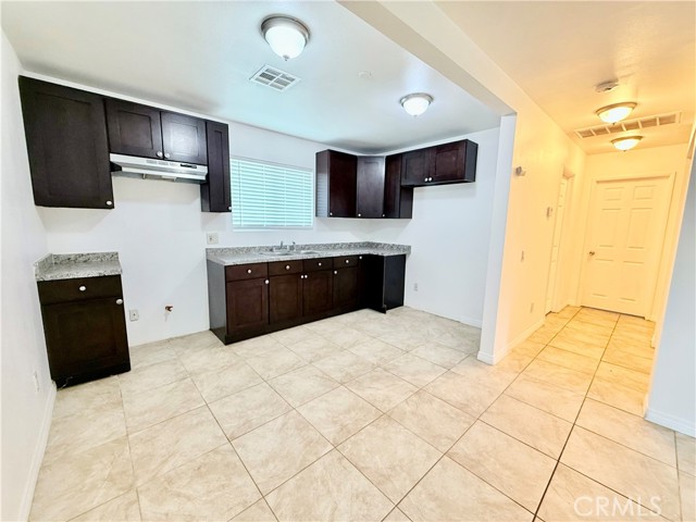 Detail Gallery Image 4 of 22 For 17232 Ceres, Fontana,  CA 92335 - 4 Beds | 2 Baths