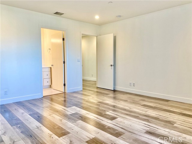 Detail Gallery Image 30 of 38 For 7327 Kester Ave #3,  Van Nuys,  CA 91405 - 4 Beds | 3/1 Baths