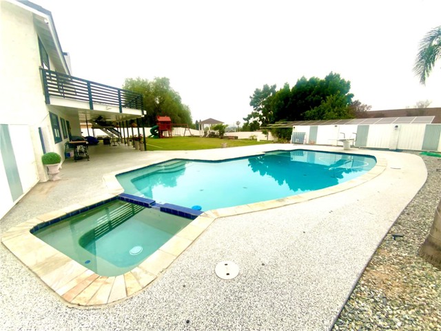 2416 Hialeah Circle, Norco CA: https://media.crmls.org/medias/0561df44-61a5-45dc-bf72-ff68886712e4.jpg