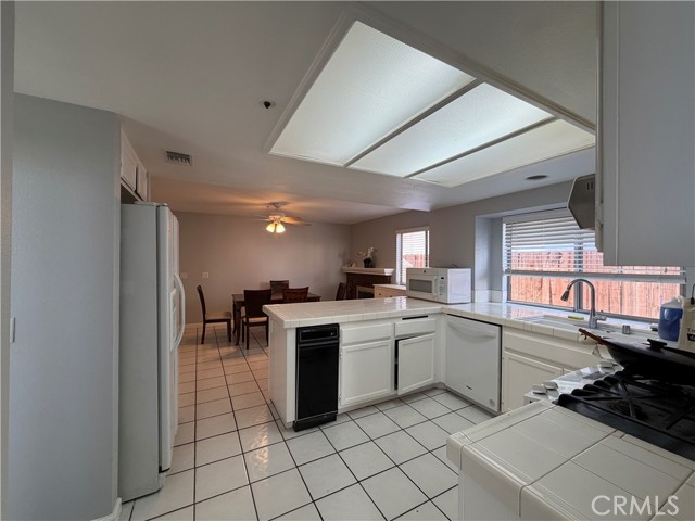 Detail Gallery Image 7 of 18 For 14932 Dandelion Ct, Fontana,  CA 92336 - 3 Beds | 2/1 Baths