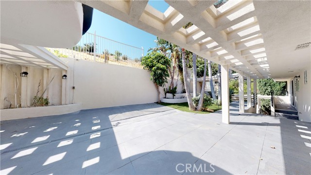 22500 N Summit Ridge Circle, Chatsworth CA: https://media.crmls.org/medias/0562d8a4-5088-44e6-b283-58a6b95d7569.jpg