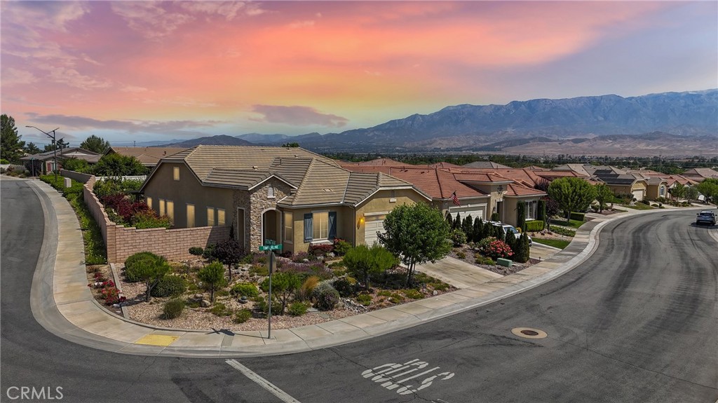 1542 Timberline