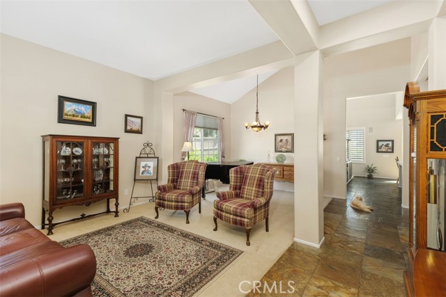 Detail Gallery Image 4 of 45 For 17648 Fan Palm Ln, Riverside,  CA 92503 - 4 Beds | 2 Baths