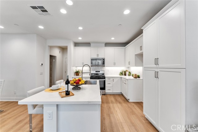 Detail Gallery Image 7 of 29 For 4230 S Hibiscus Paseo #91,  Ontario,  CA 91761 - 3 Beds | 2/1 Baths