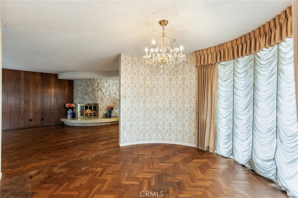 https://media.crmls.org/medias/0565b22b-68c5-488b-8797-48a693e76d3b.jpg?preset=X-Large