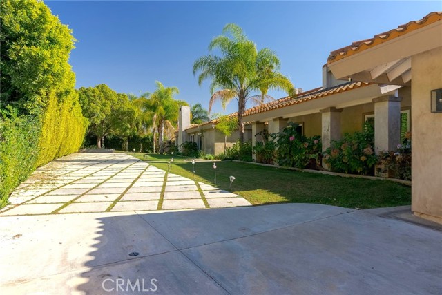 940 N Silent Ranch Drive, Glendora CA: https://media.crmls.org/medias/0569819f-d208-4117-a6d4-65a3cbcf5170.jpg