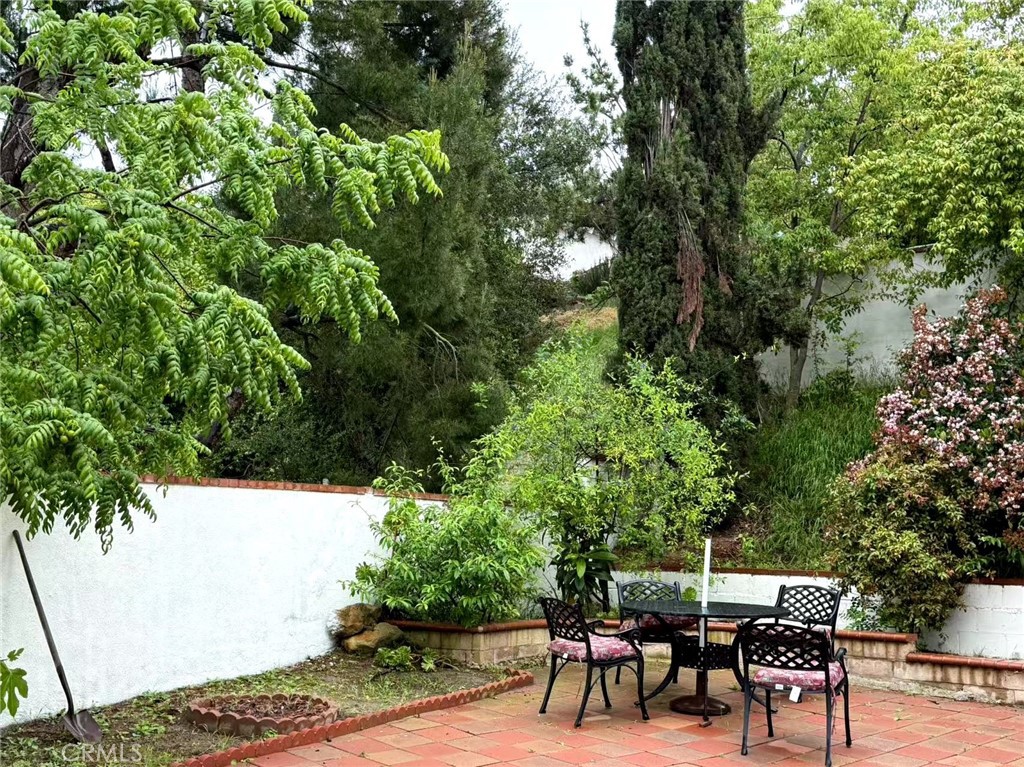 https://media.crmls.org/medias/0569a721-e97d-4b0d-a411-4d9d0c1abe61.jpg?preset=X-Large