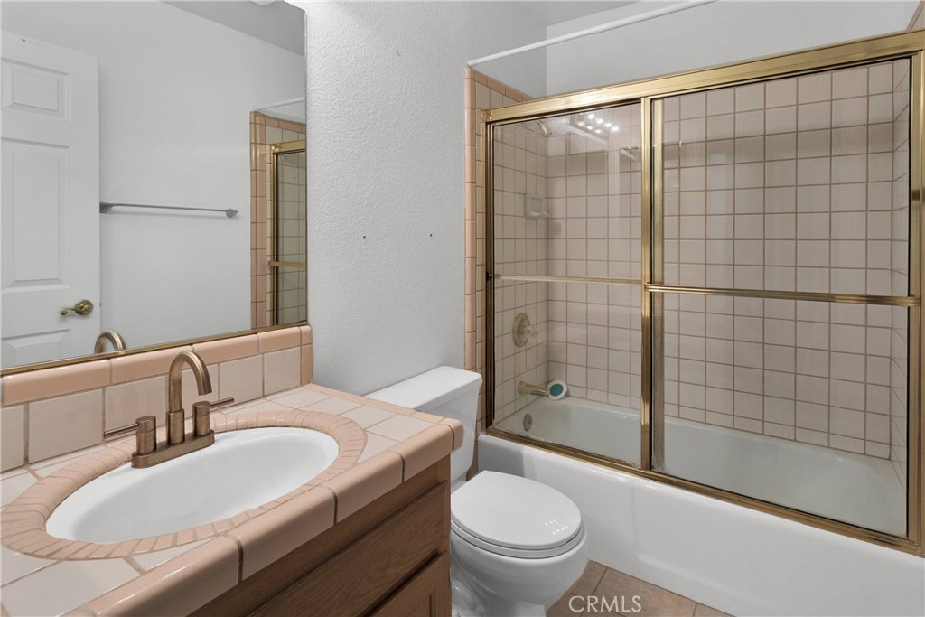 https://media.crmls.org/medias/056a3bf2-5fea-442d-8462-743bc6830877.jpg?preset=X-Large