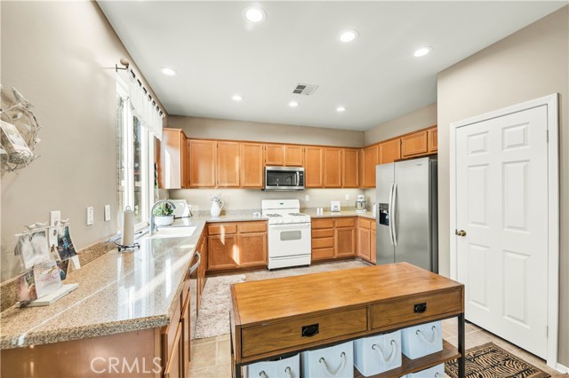 Detail Gallery Image 6 of 25 For 29288 Woodlea Ln, Menifee,  CA 92584 - 4 Beds | 2/1 Baths