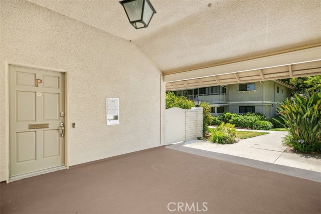 933 Avenida Majorca, Laguna Woods CA: https://media.crmls.org/medias/056a8da1-bc8e-43b8-bdf7-70993801ce58.jpg