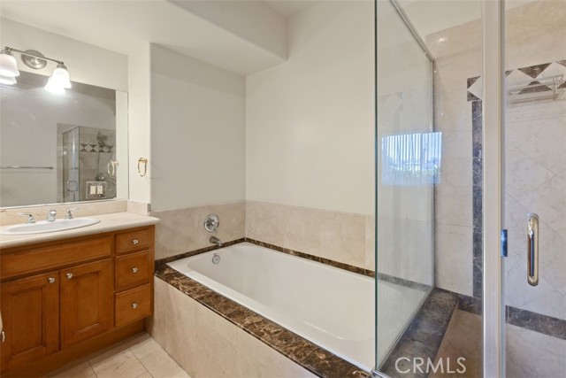 4212 Greenbush Avenue # 5, Sherman Oaks, California 91423, 4 Bedrooms Bedrooms, ,2 BathroomsBathrooms,Residential,For Sale,4212 Greenbush Avenue # 5,CRSR24055239