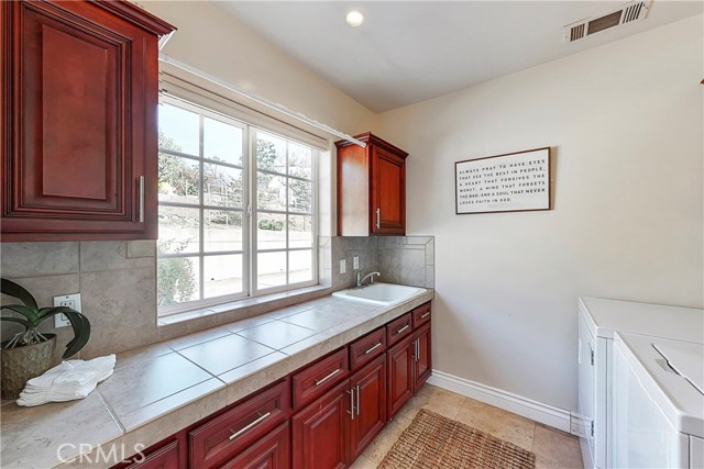 Detail Gallery Image 32 of 66 For 11832 S Circle Dr, Whittier,  CA 90601 - 5 Beds | 6/1 Baths