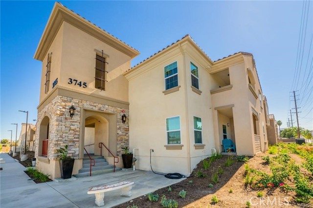 Detail Gallery Image 1 of 14 For 3745 Strong St, Riverside,  CA 92501 - 2 Beds | 1 Baths