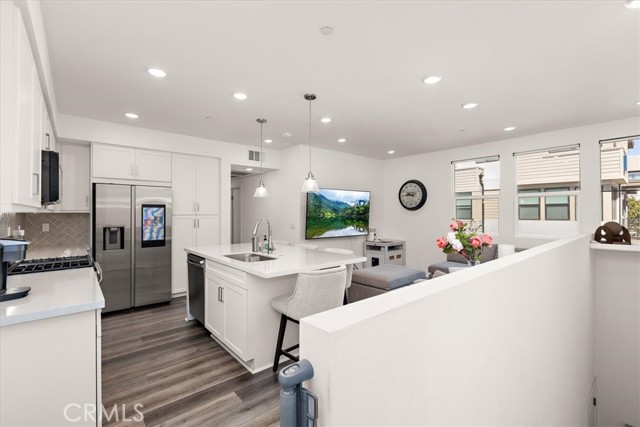 Detail Gallery Image 4 of 28 For 11063 Wander, Rancho Cucamonga,  CA 91730 - 2 Beds | 2 Baths