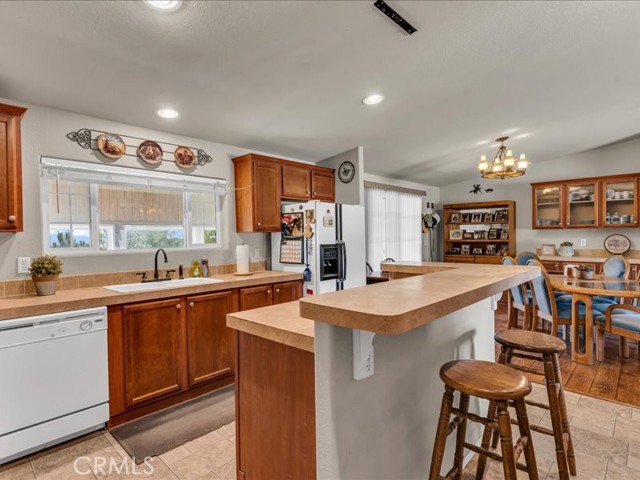 Detail Gallery Image 10 of 33 For 528 Sacramento Rd, Pinon Hills,  CA 92372 - 4 Beds | 3 Baths