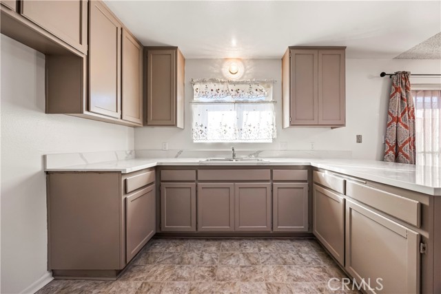 Detail Gallery Image 6 of 17 For 2520 14th St, Riverside,  CA 92507 - 3 Beds | 2 Baths