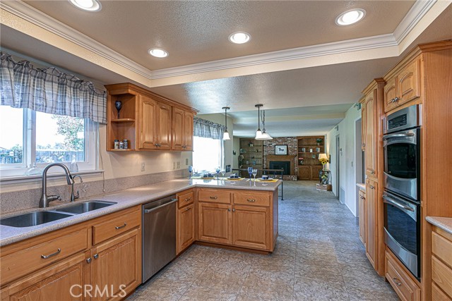 Detail Gallery Image 8 of 29 For 4329 Westminster, Santa Maria,  CA 93455 - 4 Beds | 2/1 Baths