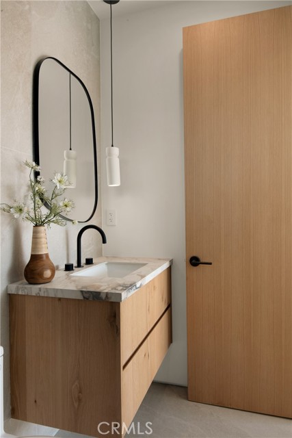 Detail Gallery Image 16 of 22 For 4500 Calhoun Ave, Sherman Oaks,  CA 91423 - 4 Beds | 4/1 Baths