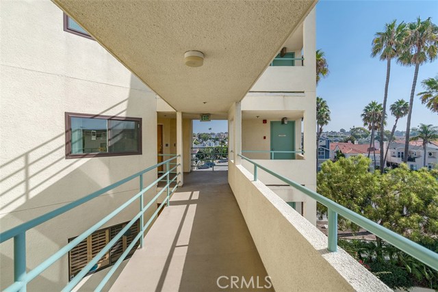 520 The Village, Redondo Beach, California 90277, 2 Bedrooms Bedrooms, ,2 BathroomsBathrooms,Residential,Sold,The Village,SB17117479