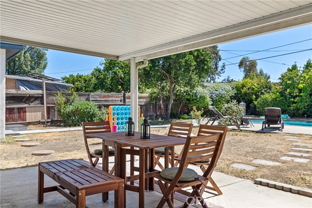 Detail Gallery Image 19 of 22 For 6535 Mary Ellen Ave, Valley Glen,  CA 91401 - 3 Beds | 2/1 Baths