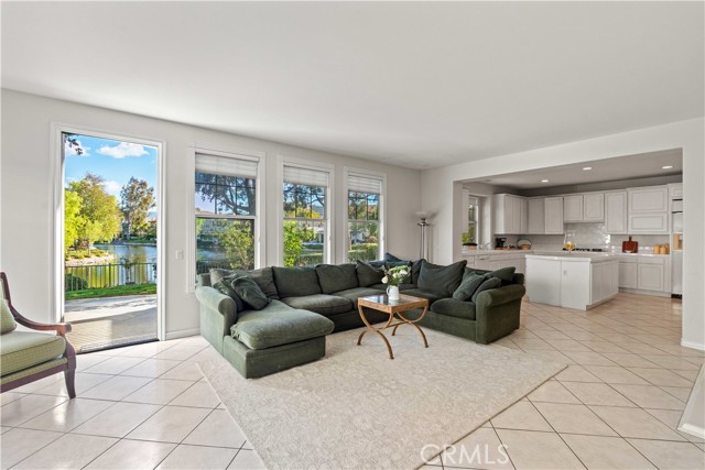 Detail Gallery Image 12 of 57 For 27053 Island Rd, Valencia,  CA 91355 - 5 Beds | 5 Baths