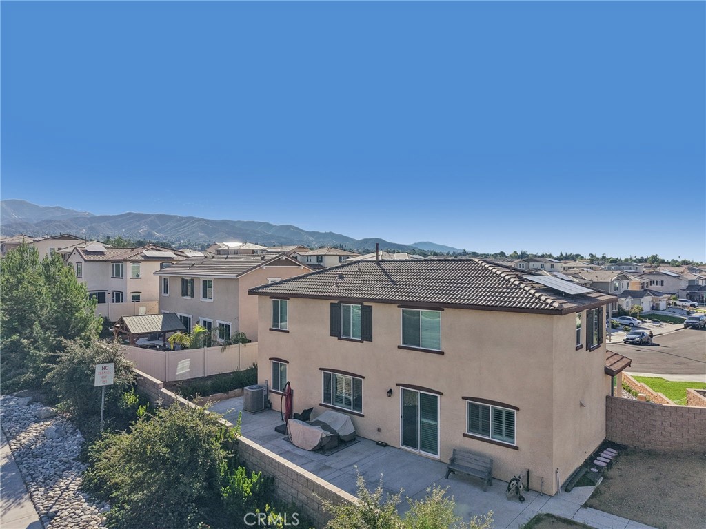 https://media.crmls.org/medias/0571e2b9-8d0f-4401-b7a4-a550121aa94d.jpg?preset=X-Large