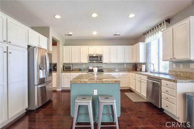 Detail Gallery Image 12 of 36 For 39883 S Creek Cir, Murrieta,  CA 92563 - 5 Beds | 3 Baths