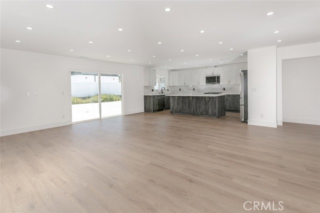 Detail Gallery Image 13 of 33 For 18856 Calvert St, Reseda,  CA 91335 - 3 Beds | 2/1 Baths