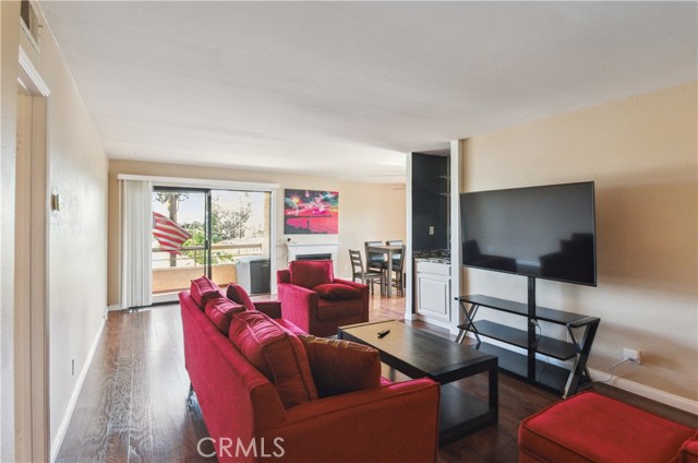 8710 Independence Avenue, Canoga Park CA: https://media.crmls.org/medias/0572effe-4022-4e46-ba4d-6313e46bdf92.jpg
