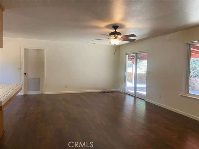 5615 Silver Strand Fall, Mariposa CA: https://media.crmls.org/medias/0572f45c-56ad-40b9-b011-5f461c1fefb1.jpg