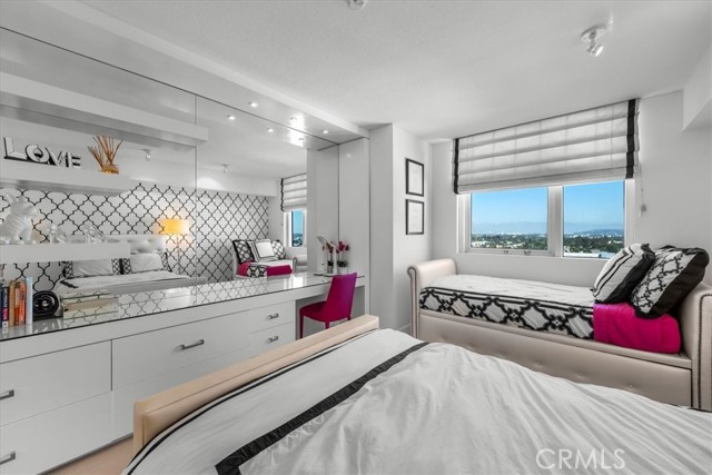 13600 Marina Pointe Dr., Marina del Rey CA: https://media.crmls.org/medias/0574d682-773f-4770-b671-4774482fc2b7.jpg