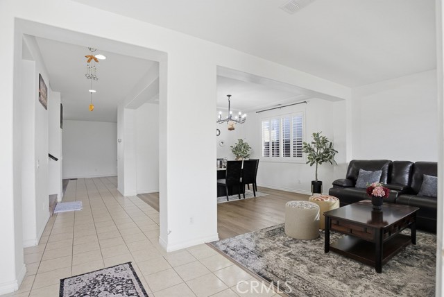 Detail Gallery Image 5 of 59 For 6865 Hop Clover, Corona,  CA 92880 - 5 Beds | 4 Baths