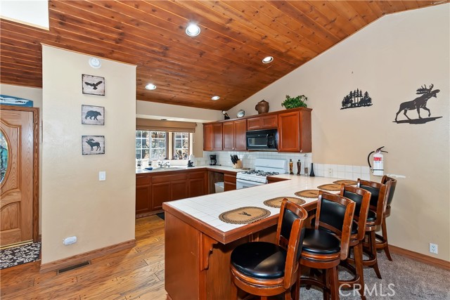 1134 Siskiyou Drive, Big Bear Lake CA: https://media.crmls.org/medias/0575c0f3-6940-4a5e-9b43-6db4f4cb3b68.jpg